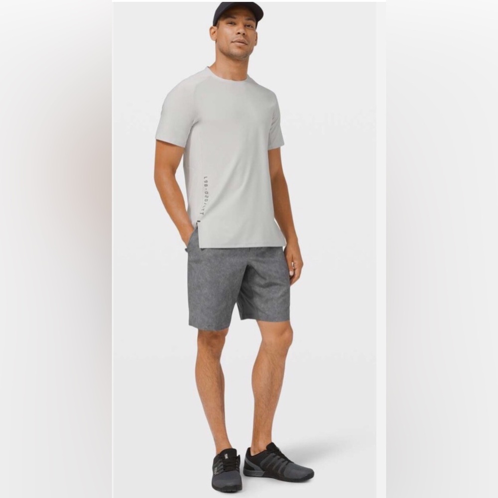 Lululemon T.H.E. Short 9" Linerless Gravel Dust Asphalt Grey Shorts‎ medium